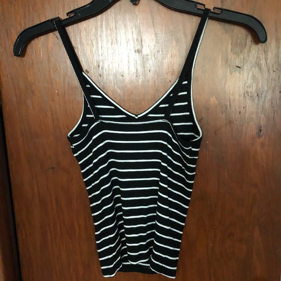 Black & white essential tank top 🌟 - Picture 4 of 4